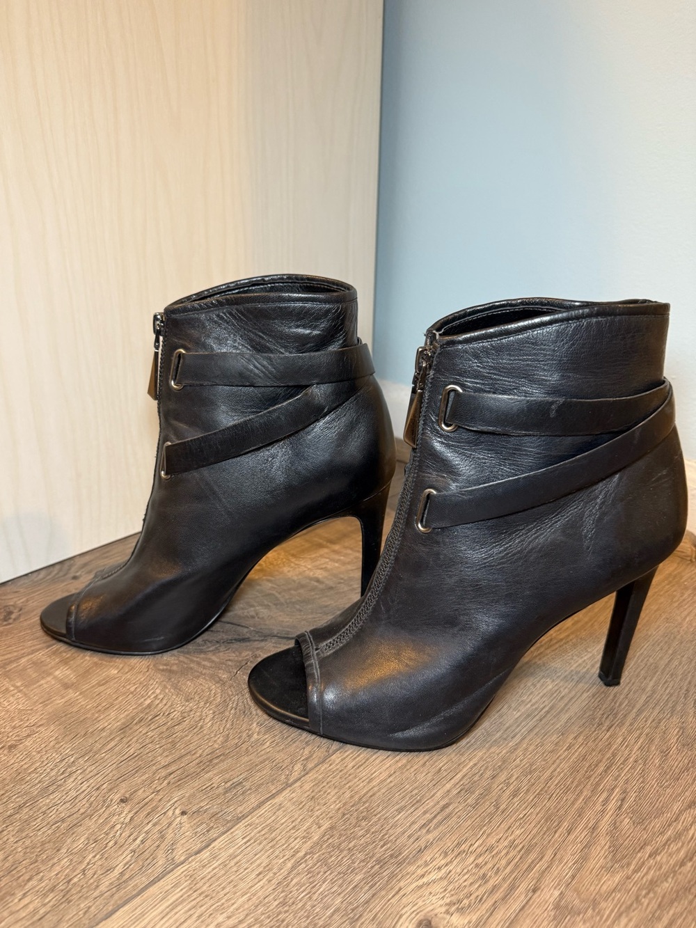 Women’s Vince Camuto Black Leather Open-Toe Heels – Size 10